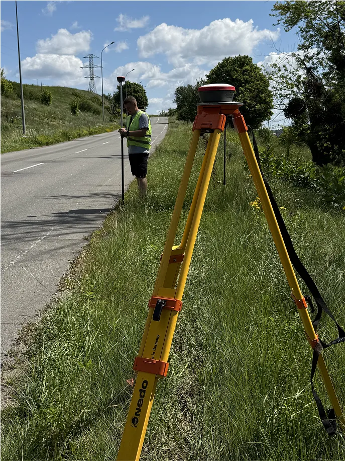 Розбивка фундаментів та будівельних осей